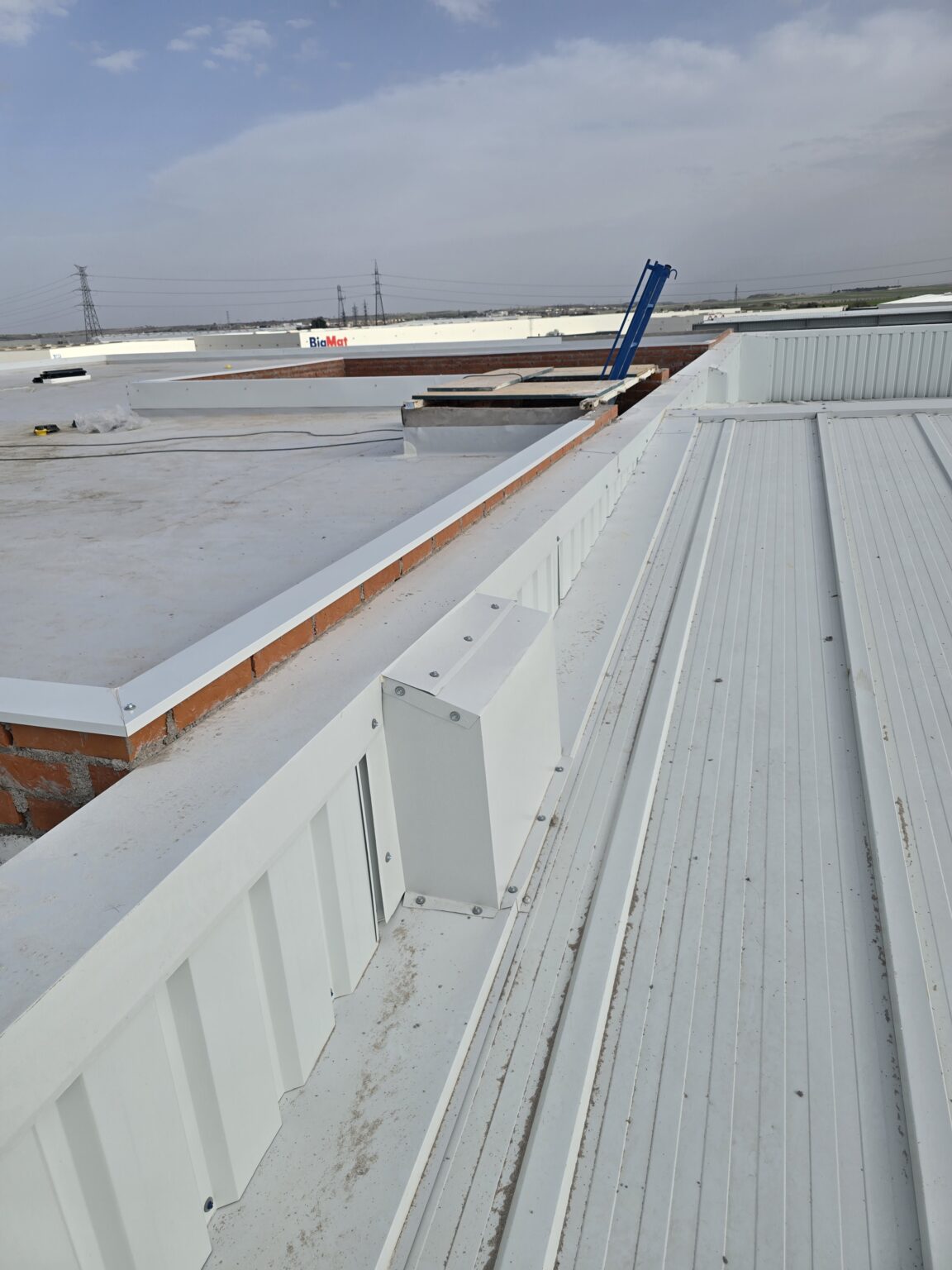 Servicio de instalación de cubiertas para naves industriales en Madrid y alrededores